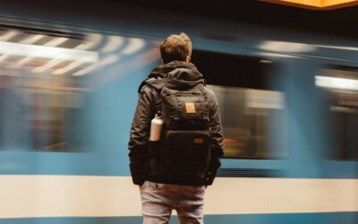Céder une entreprise sans préparer son dirigeant, c&rsquo;est jouer la réussite de la transmission à pile ou face.